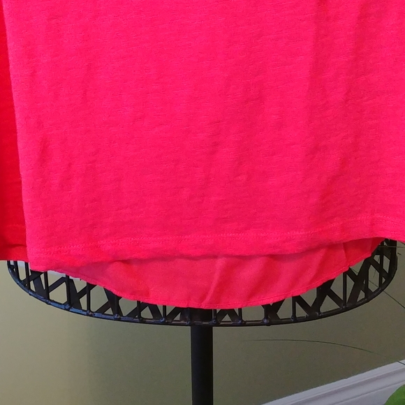NWT, SIZE "Lp" RED COLOR TOP, LONGER AT THE BACK - Picture 2 of 8